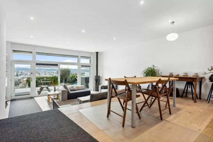 Villa contigüe de 5.5 pièces avec vue imprenable sur le lac