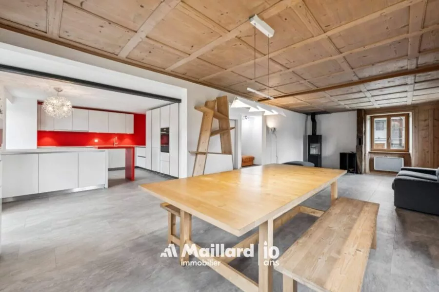Duplex de 4.5 pièces dans une PPE de deux logements
