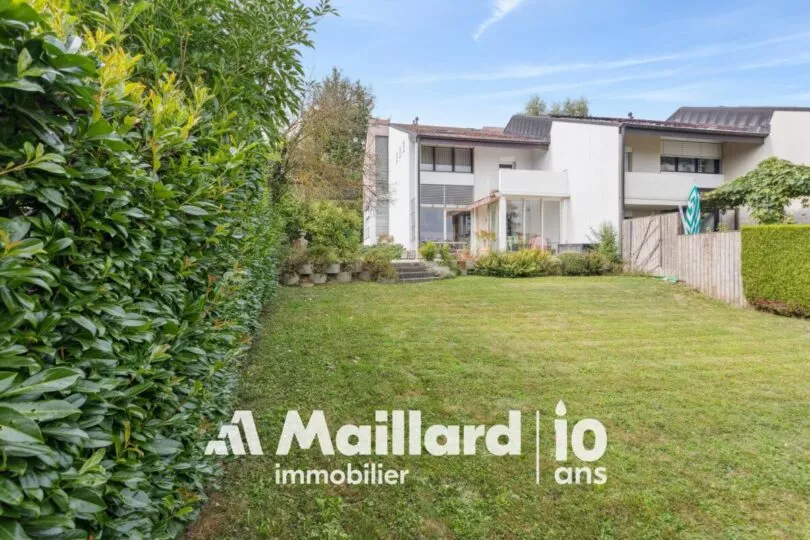Élégante maison mitoyenne en demi-niveaux