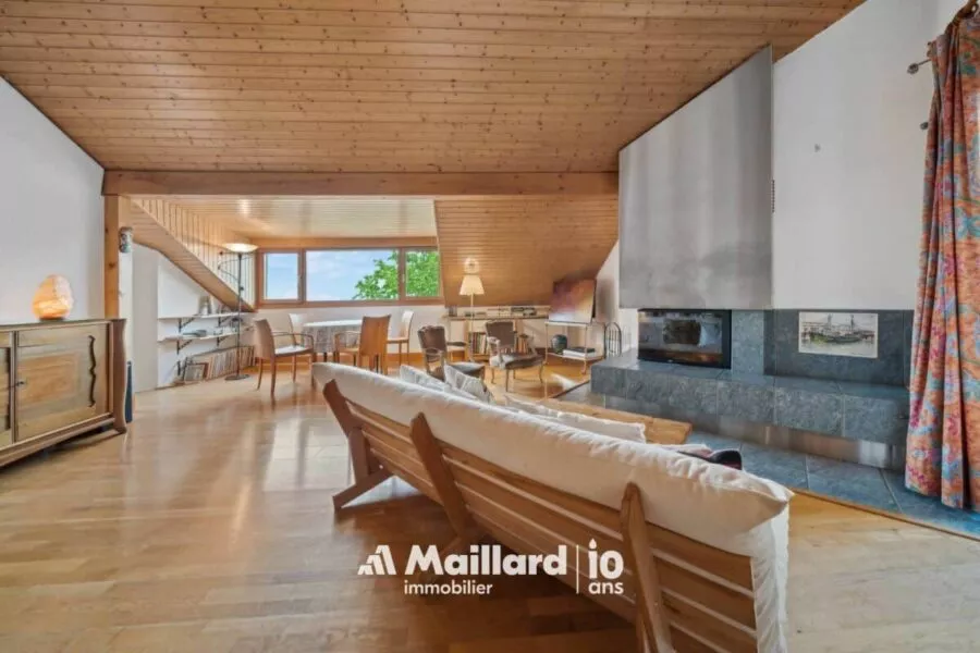 Villars-Burquin – Duplex 4.5 pièces avec grand jardin de plus de 1’000 m² et vue imprenable sur le lac