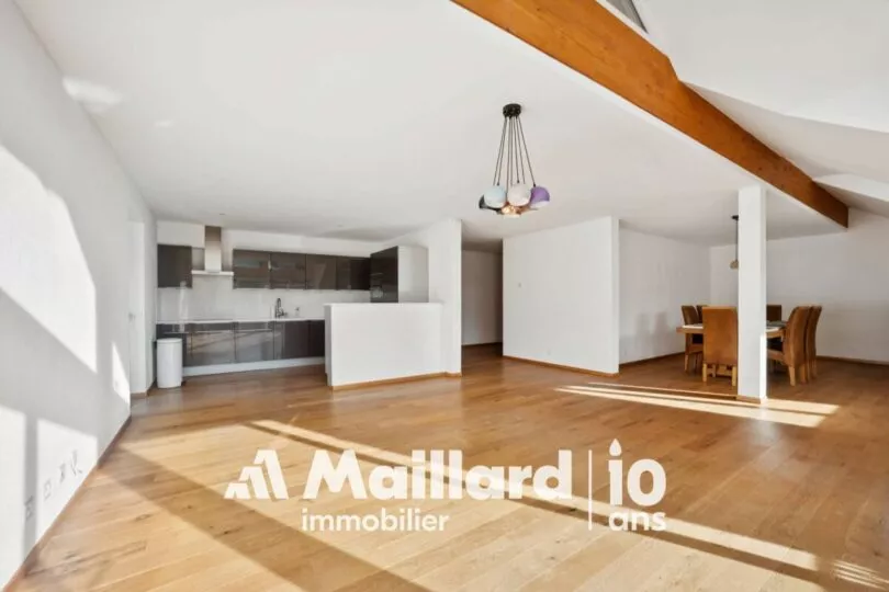 Duplex attique contemporain ? Élégance, lumière et confort au coeur de St-Cergue