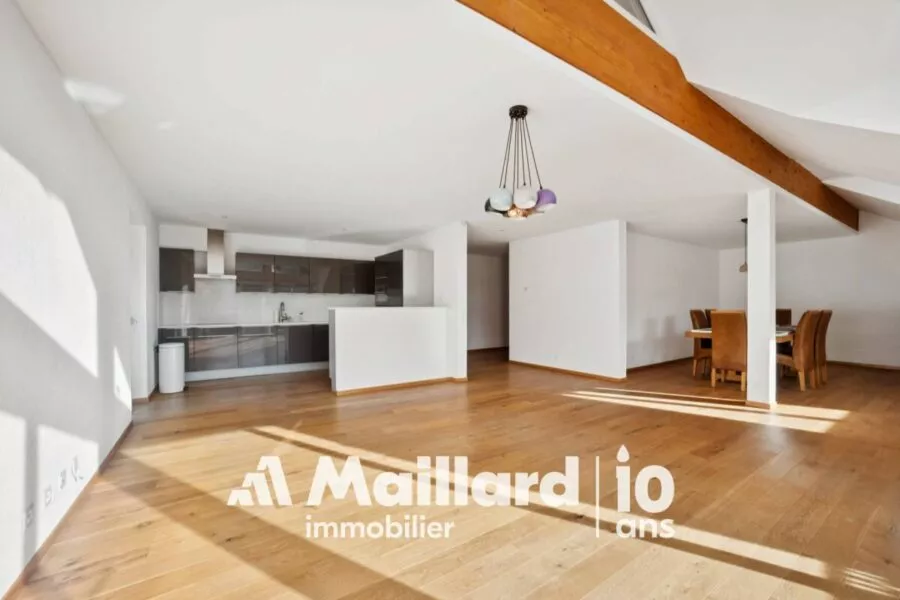 Duplex attique contemporain ? Élégance, lumière et confort au coeur de St-Cergue