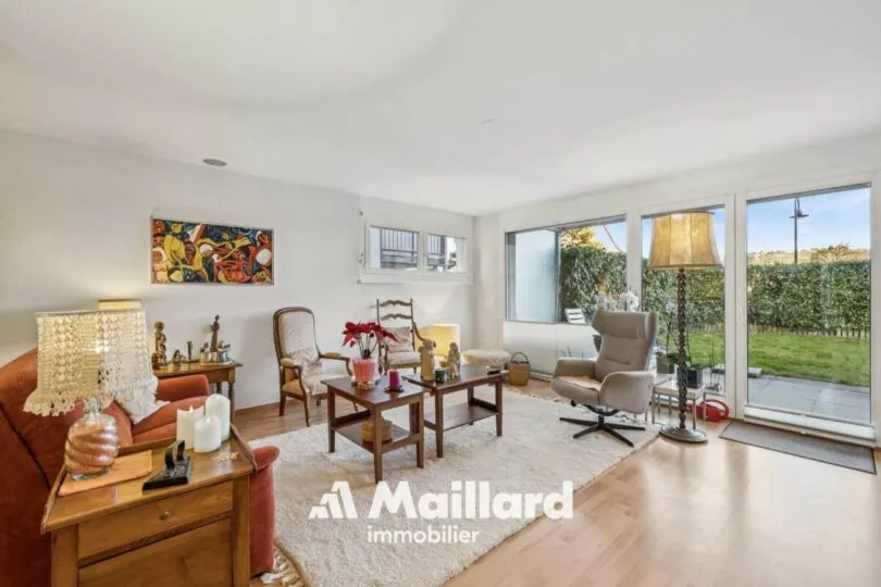 Charmant appartement lumineux de 153 m2 avec jardin privatif entièrement clôturé