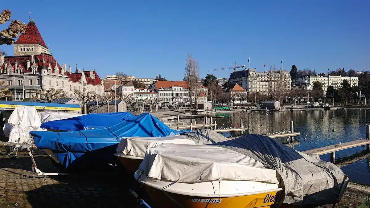 Vue du port de Lausanne et de sa rive