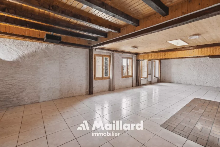 Bonvillars – Authentique 6.5 pièces de 200 m² avec balcon