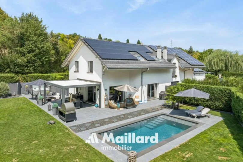 Villa contemporaine avec piscine dans un cadre naturel exceptionnel