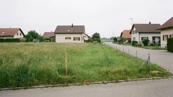 Estimer la valeur d&rsquo;un terrain en Suisse romande, ce qui décide vraiment du prix