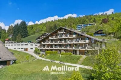 Beau 3.5 pièces aux Rasses avec terrasse et vue époustouflante